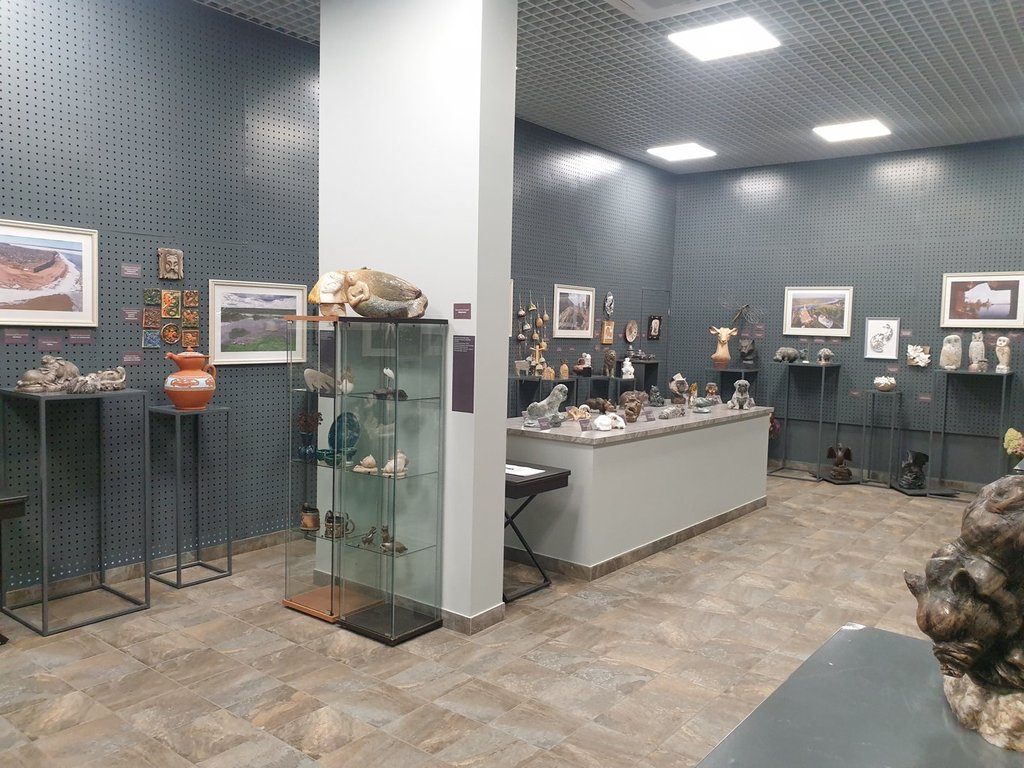 Выставка художественных изделий из камня и керамики «Золотые руки Прикамья»