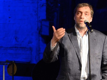 Он вчера не вернулся из боя