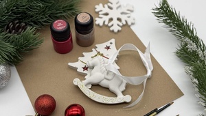 Новогодний мастер-класс по росписи ёлочных игрушек