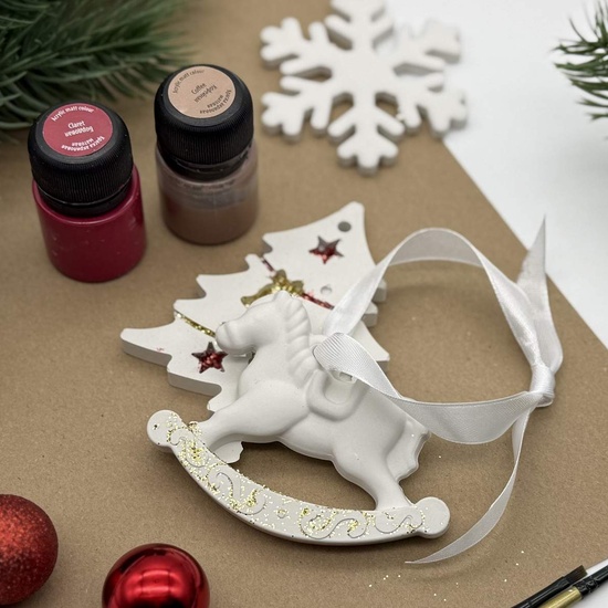 Новогодний мастер-класс по росписи ёлочных игрушек