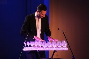 Поющие бокалы