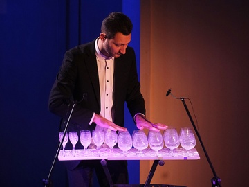 Поющие бокалы