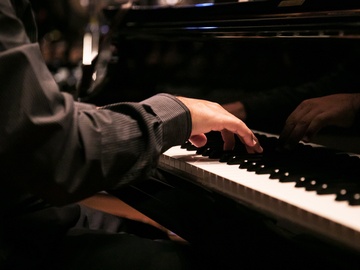 Под небом Парижа