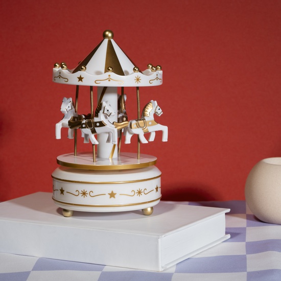 Мастер-класс по росписи шкатулки и декоративного украшения с лошадкой