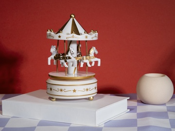 Мастер-класс по росписи шкатулки и декоративного украшения с лошадкой