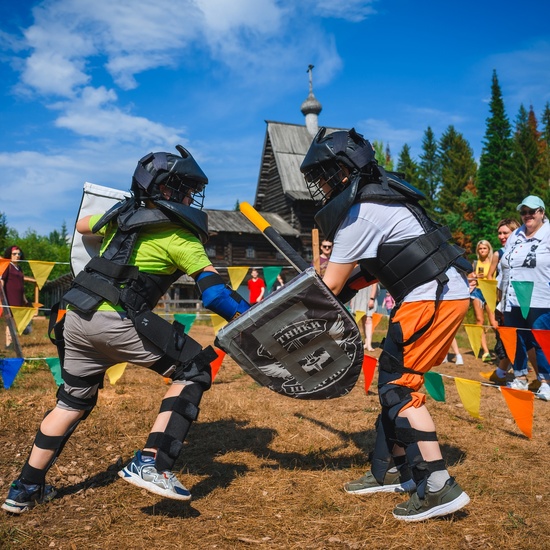 Мастер-класс по стрельбе из лука и современному мечевому бою
