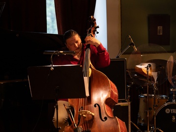 Контрабас — живое звучание