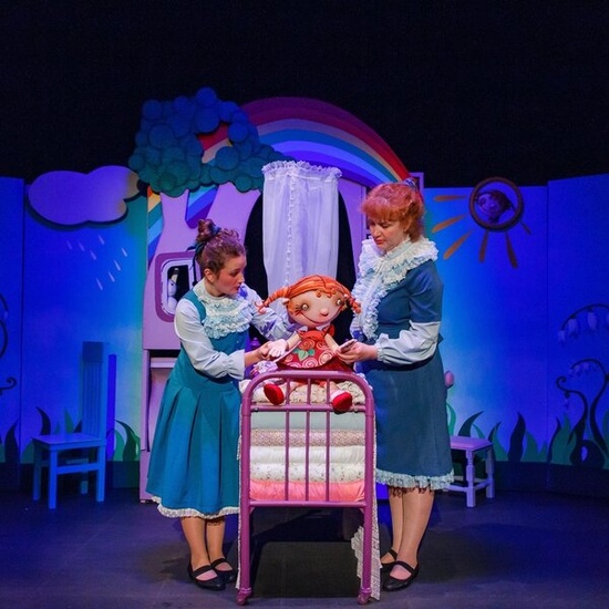 Про девочку Аню и кошку Алиску