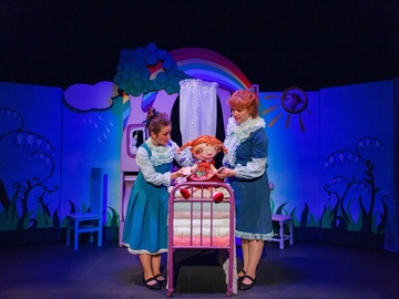 Про девочку Аню и кошку Алиску