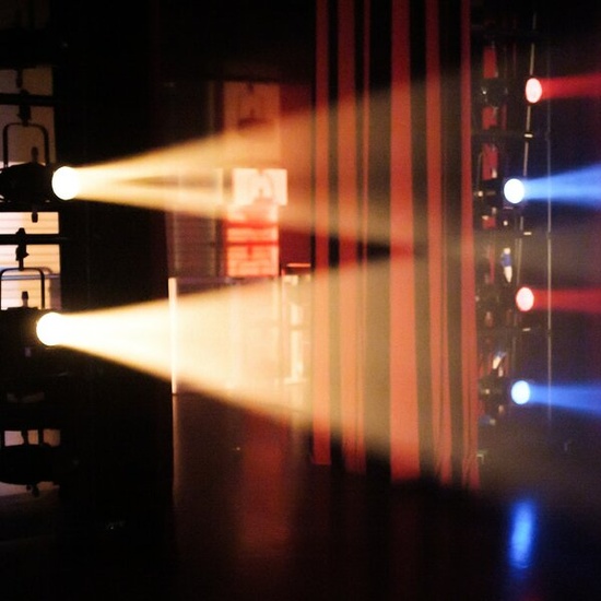 Тётя Вера кидается огурцами