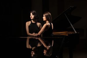 Фортепианный дуэт: Софья Сахнова и Антонина Лузько